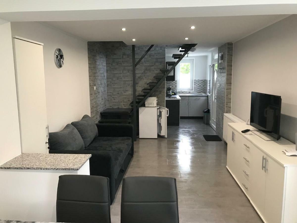 Heni Apartment Bük Exteriör bild